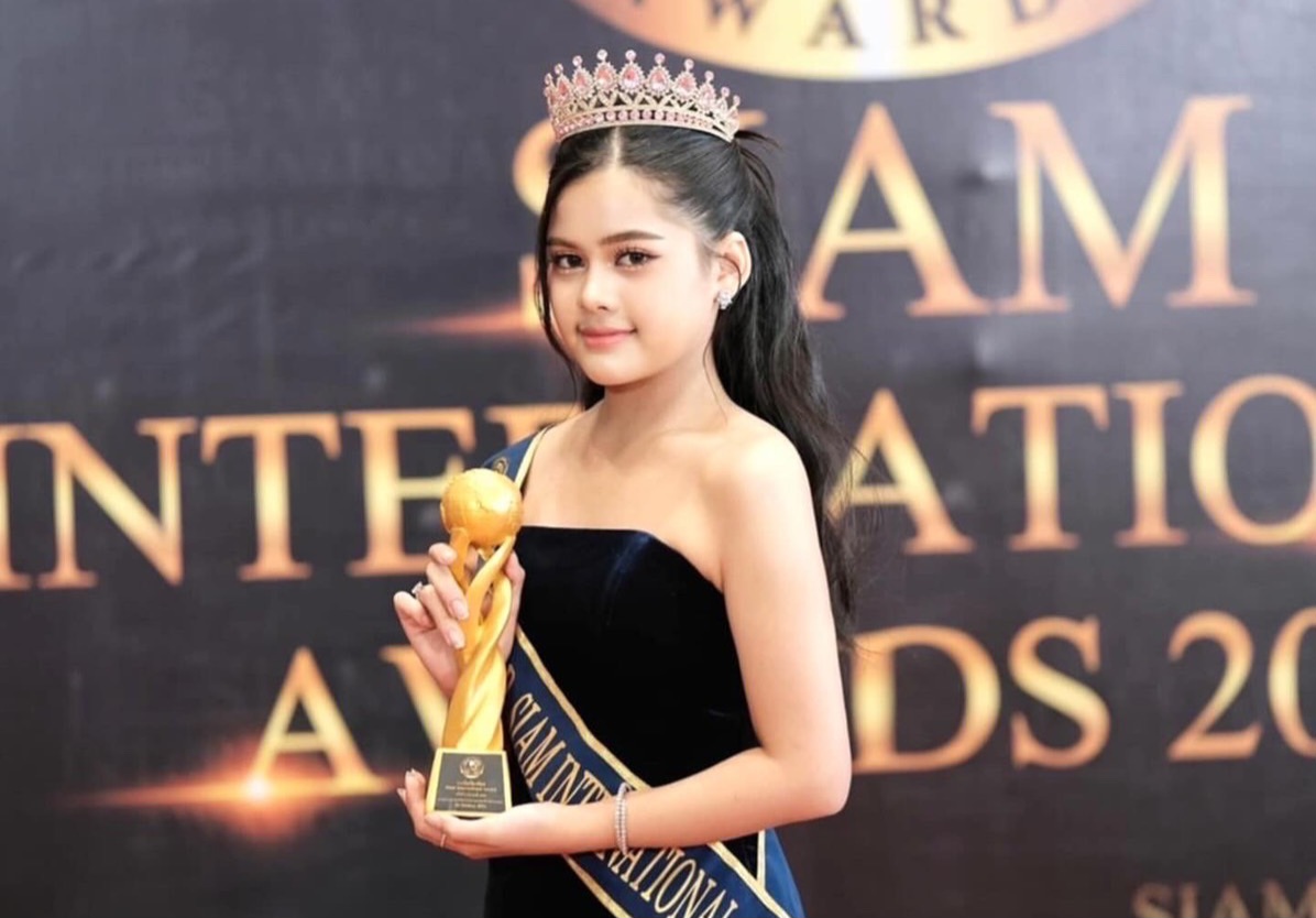 สาวน้อยวัยสดใส น้องอิมมี่ อิณญาฎา ดาวรุ่งดวงใหม่วงการบันเทิง ดีกรี Ambassador งานประกาศรางวัล Siam International Awards 2024
